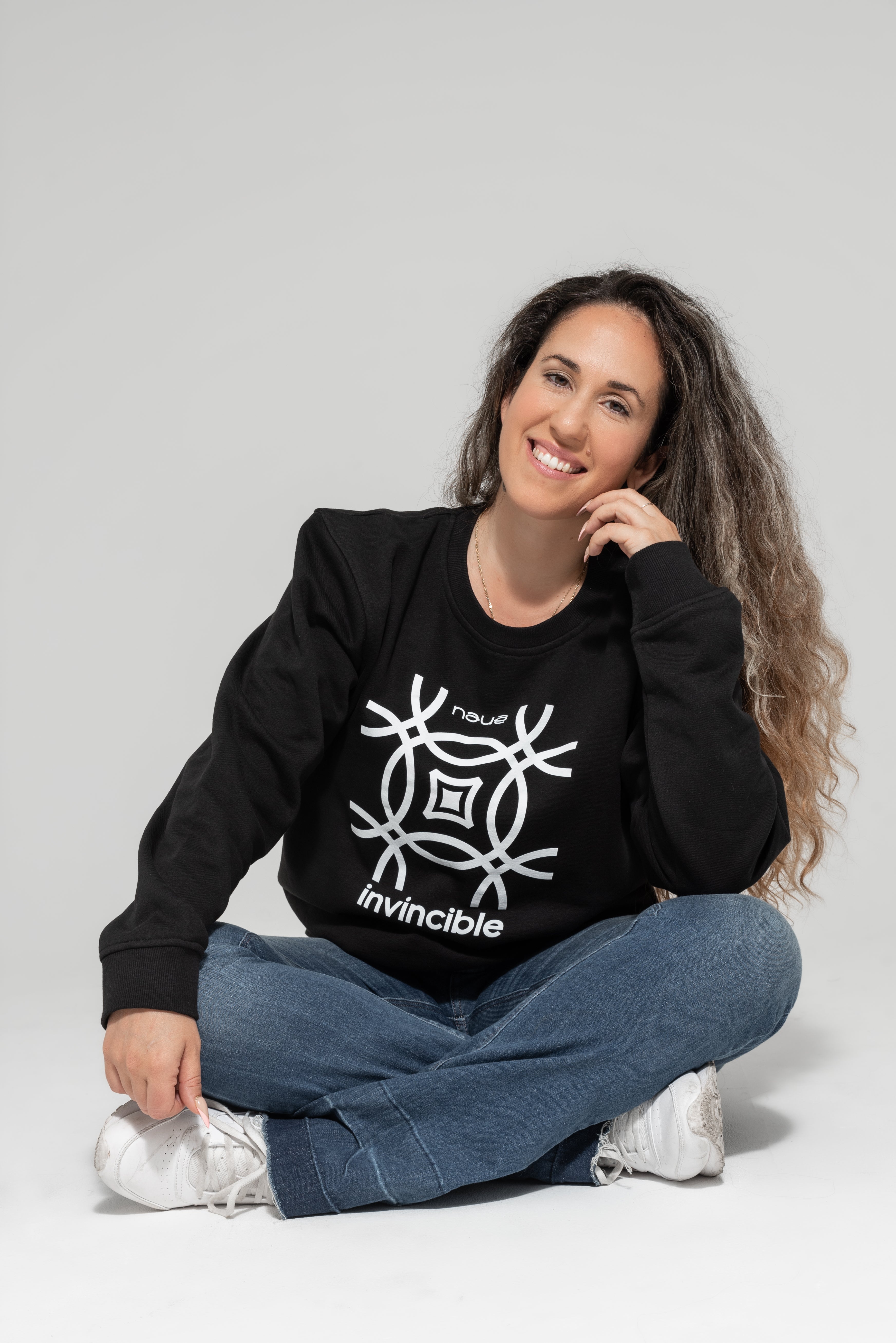 BLACK “INVINCIBLE” CREWNECK