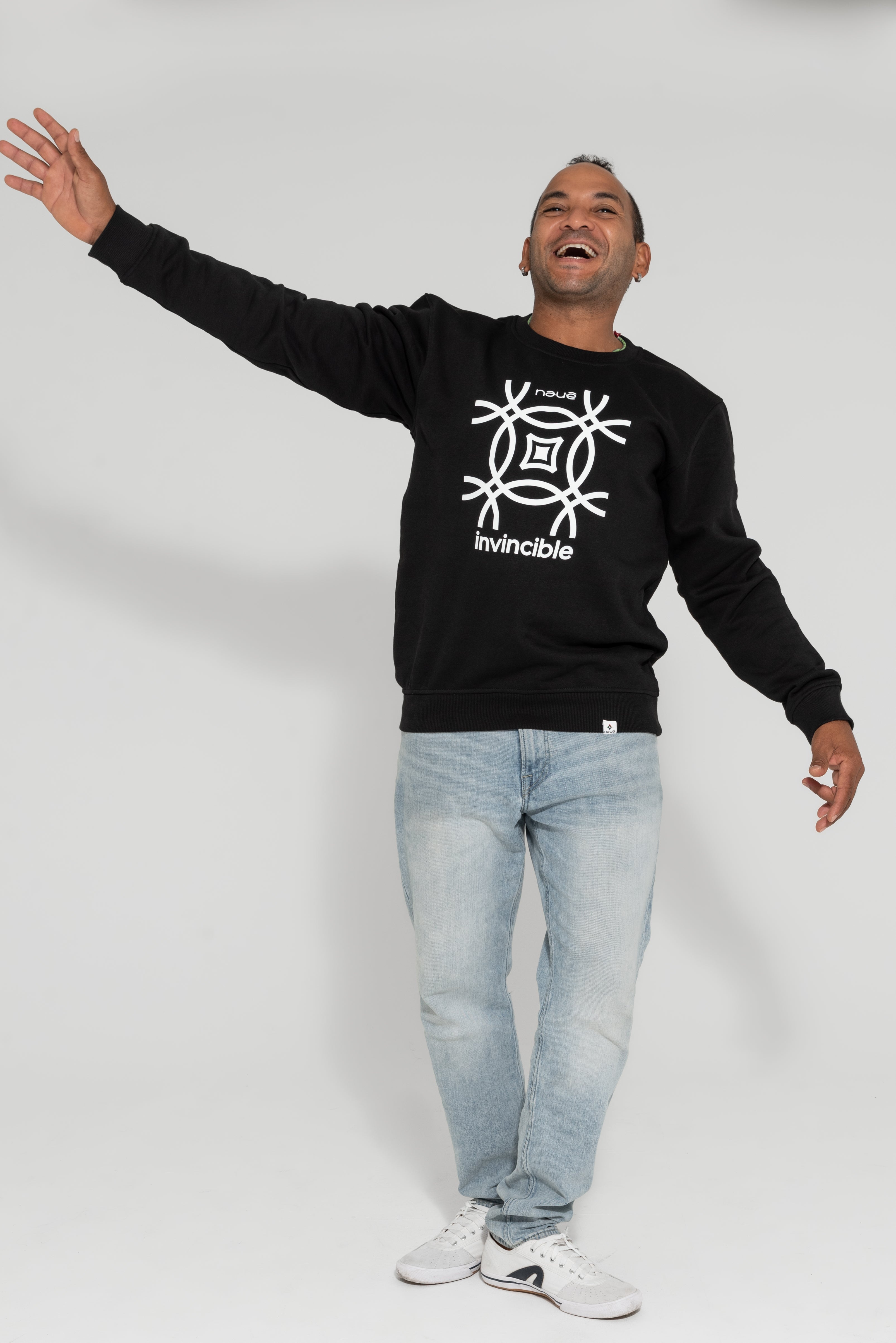 BLACK “INVINCIBLE” CREWNECK