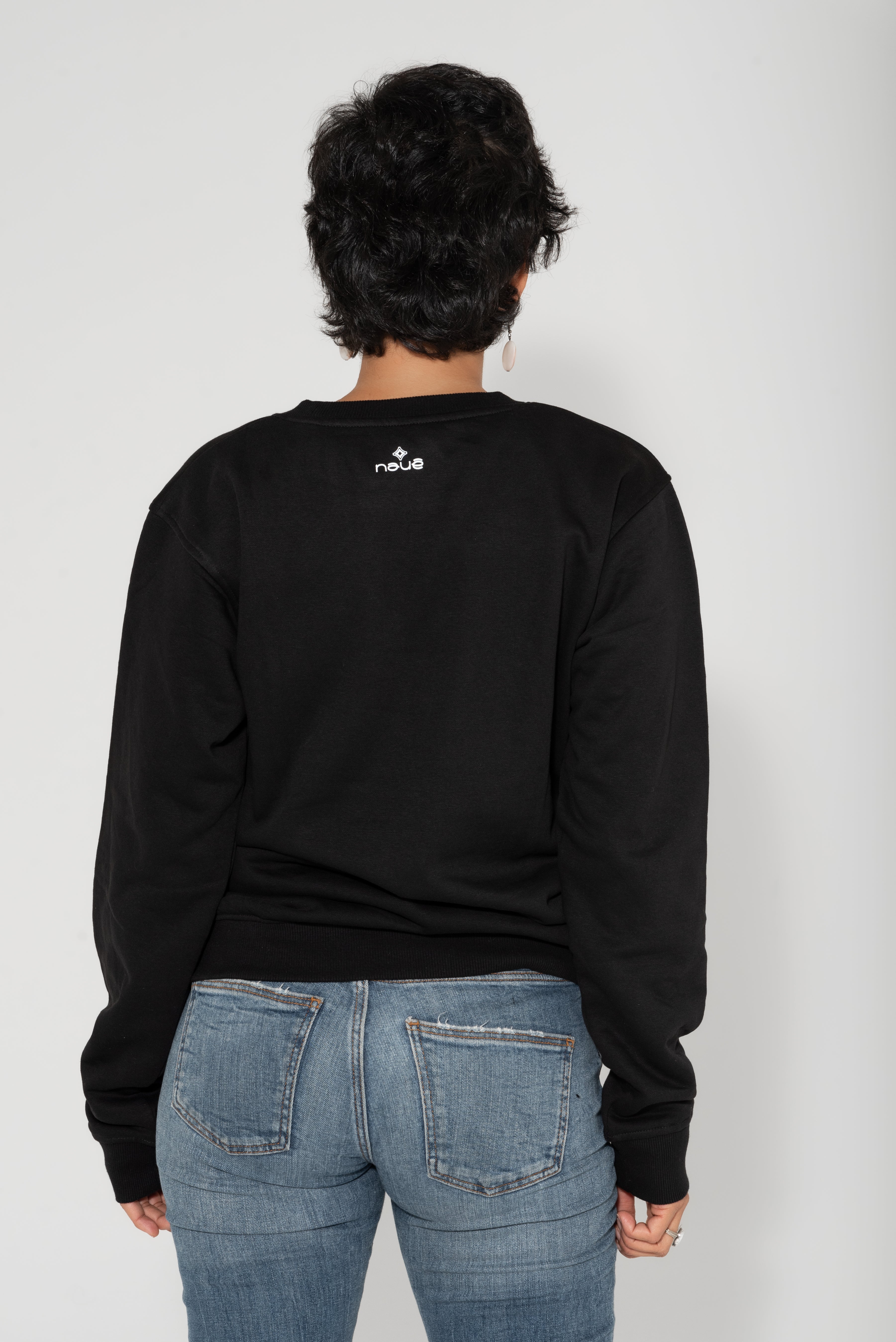 BLACK “INVINCIBLE” CREWNECK