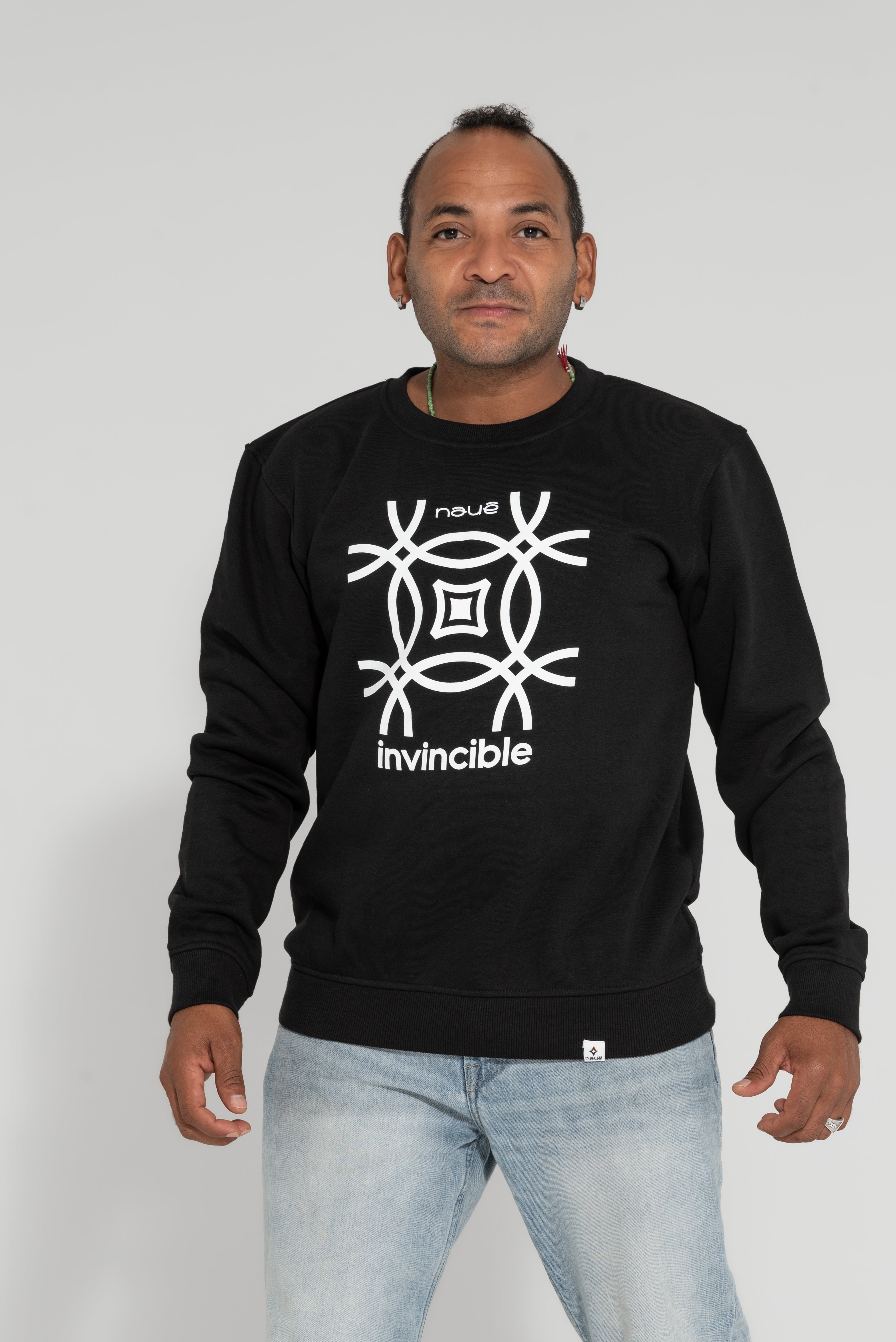 BLACK “INVINCIBLE” CREWNECK