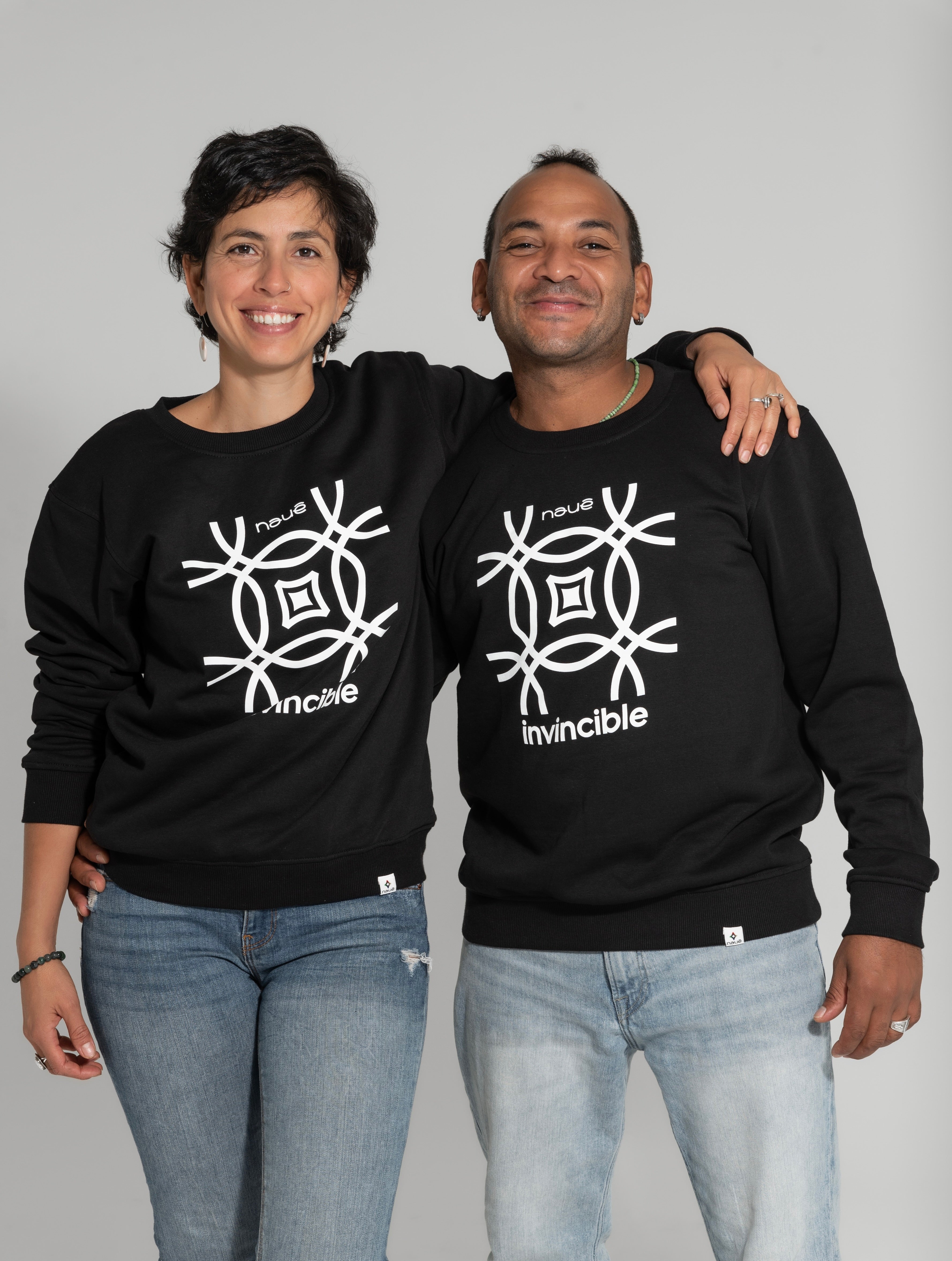 BLACK “INVINCIBLE” CREWNECK