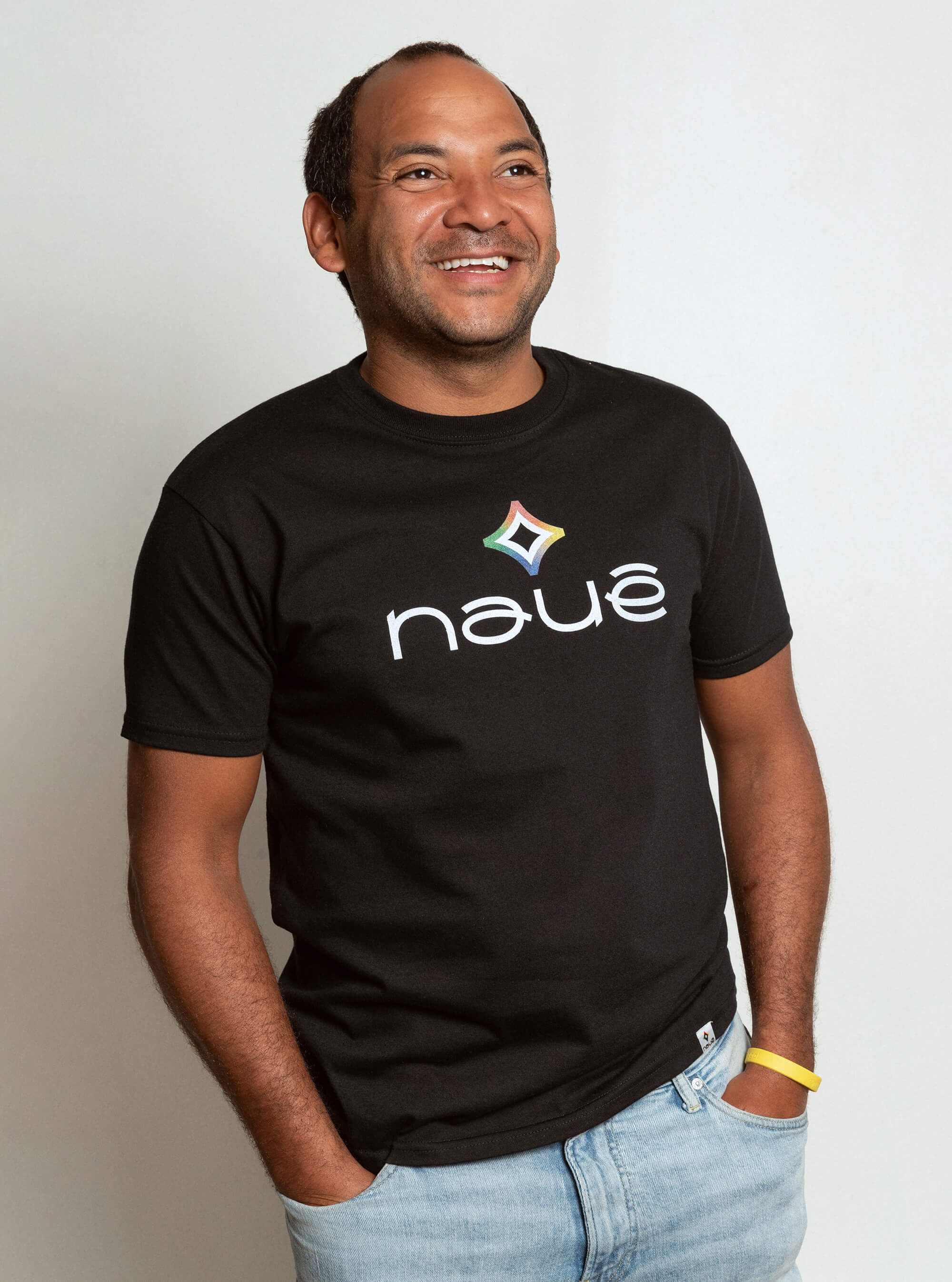 BLACK “NAUÊ” T-SHIRT